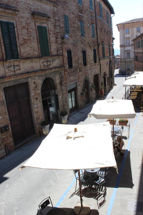 Palazzo Bufalari Appartamento In Centro Storico 시타델라피에베 외부 사진